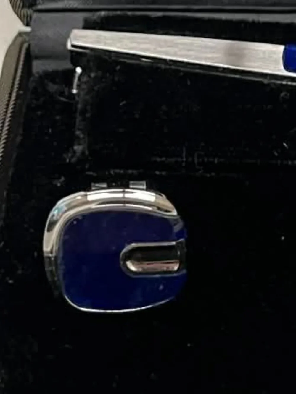 Bourbon tie bar and cufflinks